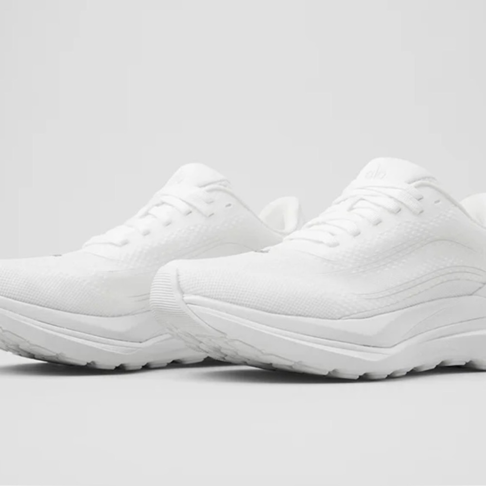 Alo runner sneaker size women’s 9 used once great condition
